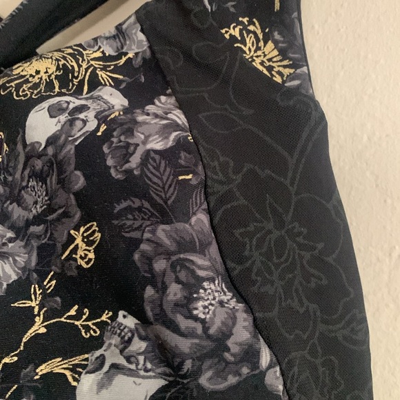 Torrid Plus Black Foil Floral Skull Print Lace Inlay Racerback Sports Bra SZ 1X - Picture 5 of 7